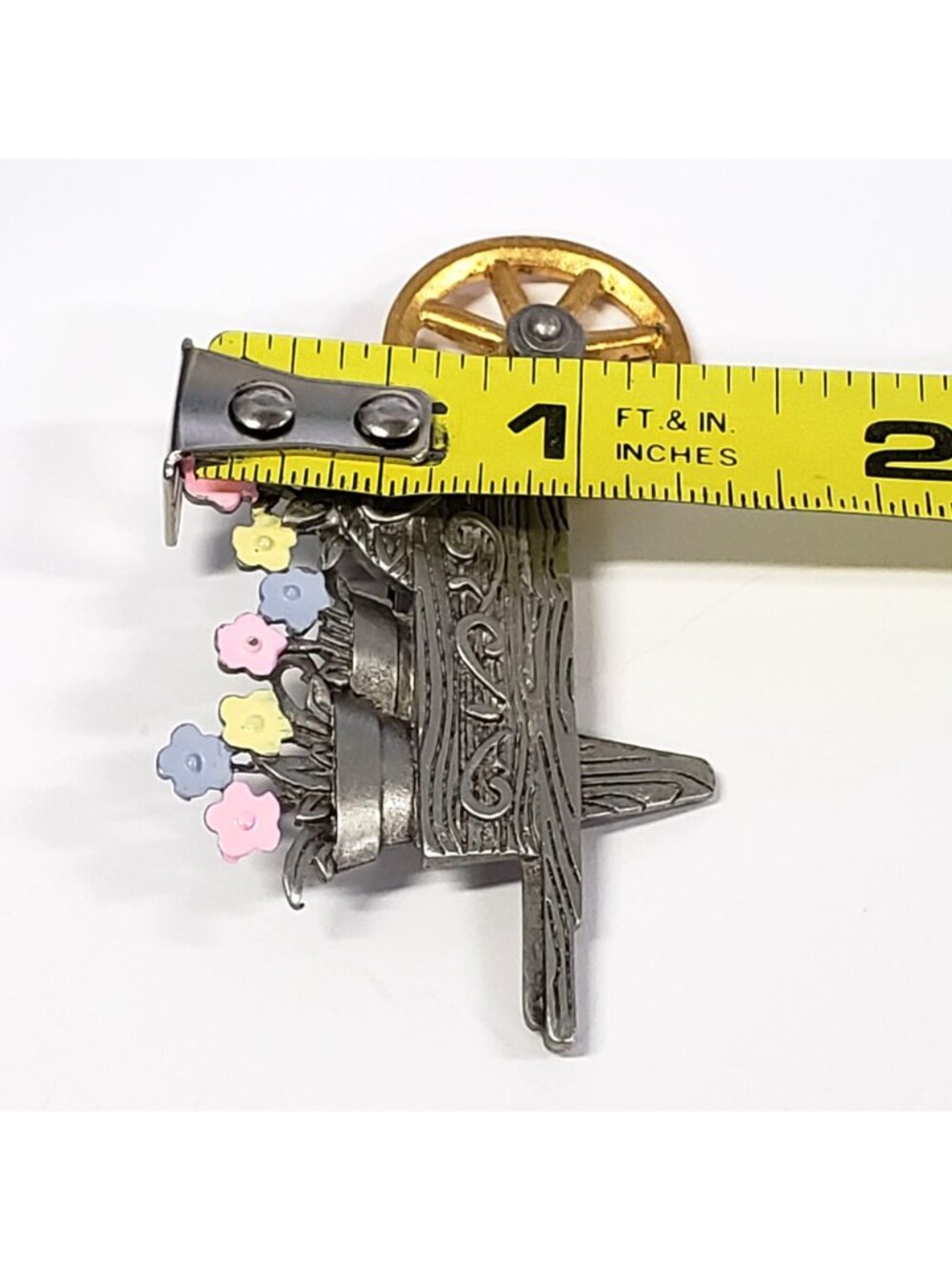 Vintage JJ Jonette Jewelry Wheelbarrow Brooch with Flowers & Gold-Tone Wheel - Picture 5 of 6